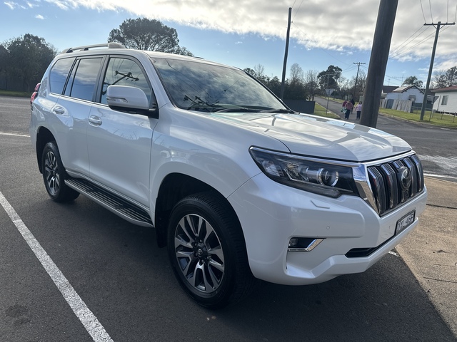 2023 Toyota Prado - Image 8