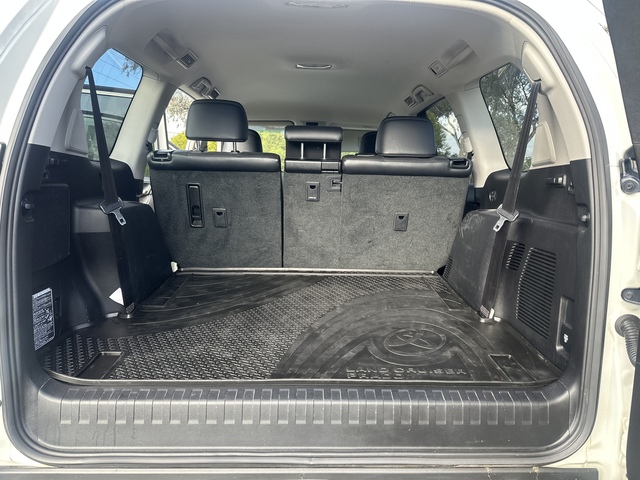 2023 Toyota Prado - Image 11