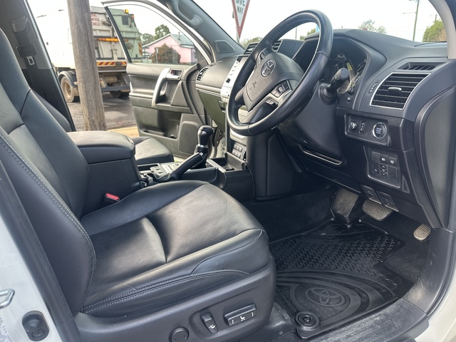 2023 Toyota Prado - Image 12
