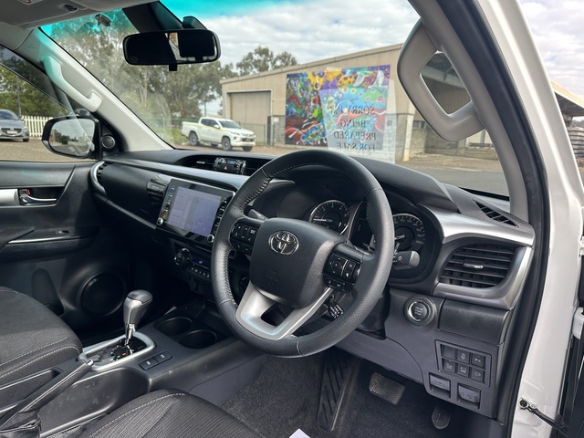 2023 Toyota Hilux - Image 5