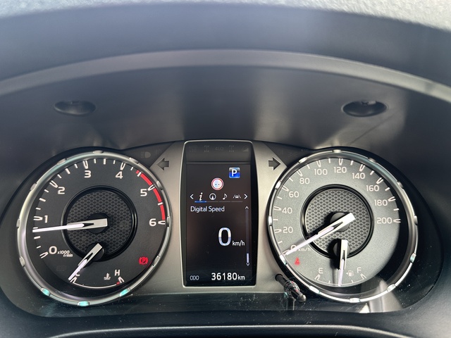 2023 Toyota Hilux - Image 6