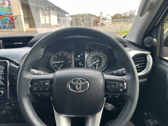 2023 Toyota Hilux - Image 7