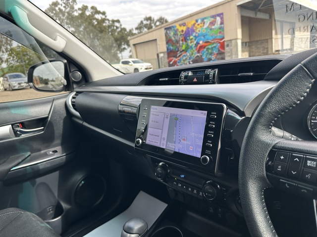 2023 Toyota Hilux - Image 8
