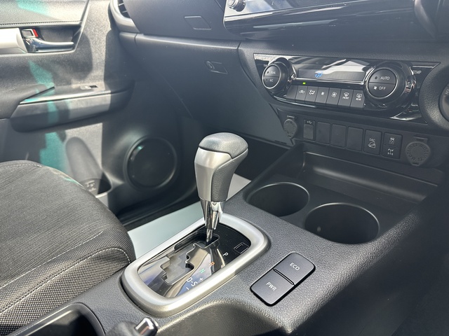 2023 Toyota Hilux - Image 9