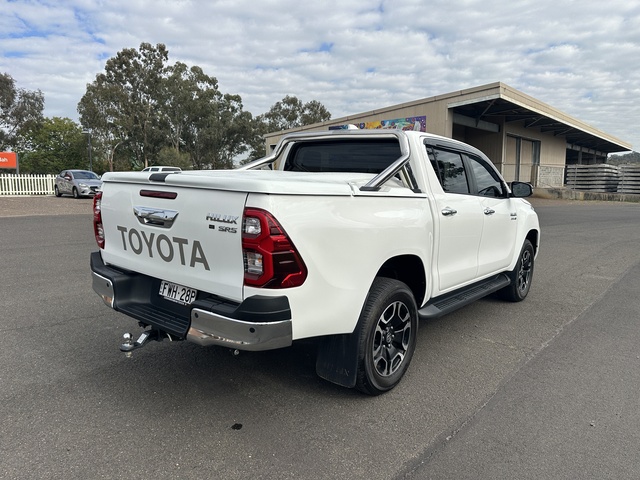 2023 Toyota Hilux - Image 12
