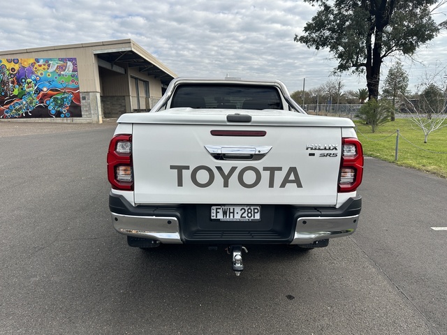 2023 Toyota Hilux - Image 13