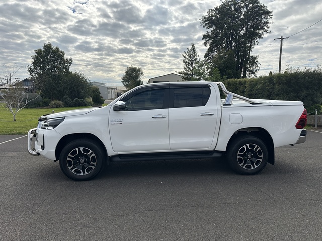 2023 Toyota Hilux - Image 15