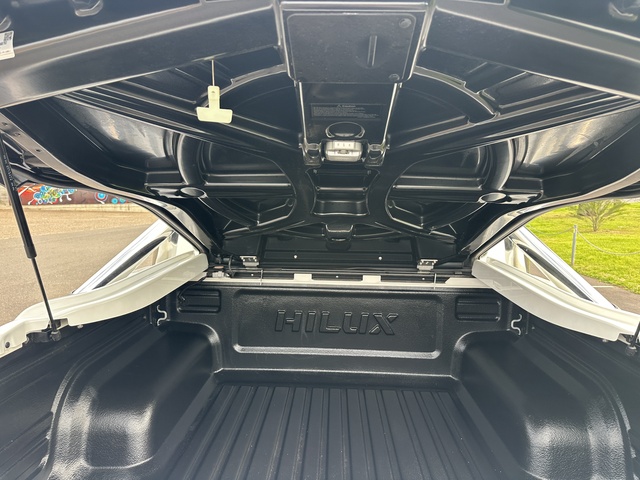 2023 Toyota Hilux - Image 17
