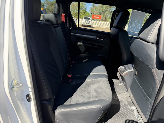 2023 Toyota Hilux - Image 2