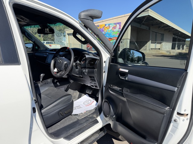 2023 Toyota Hilux - Image 3