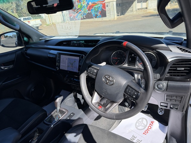 2023 Toyota Hilux - Image 5