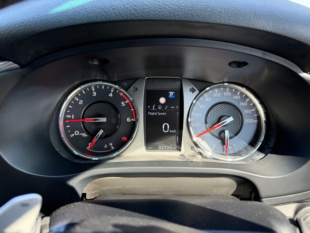 2023 Toyota Hilux - Image 8