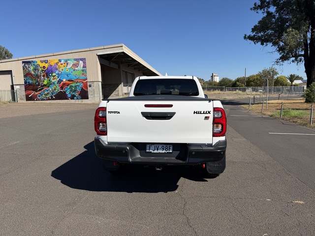 2023 Toyota Hilux - Image 14