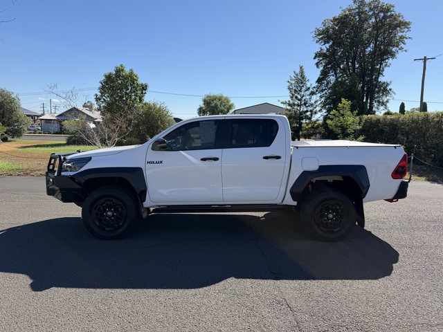 2023 Toyota Hilux - Image 16
