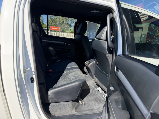 2023 Toyota Hilux - Image 17