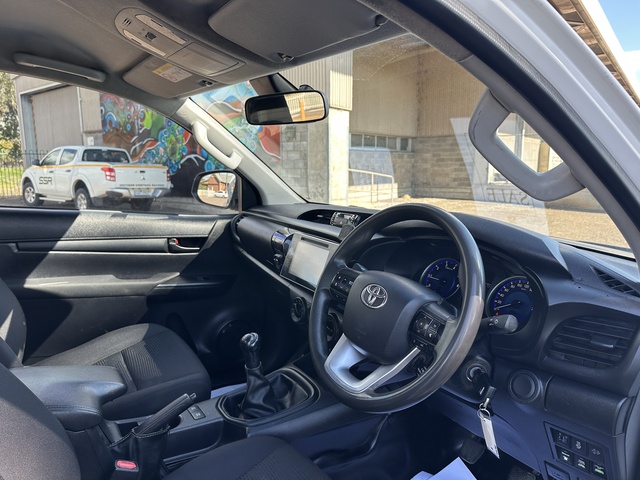 2019 Toyota Hilux - Image 5