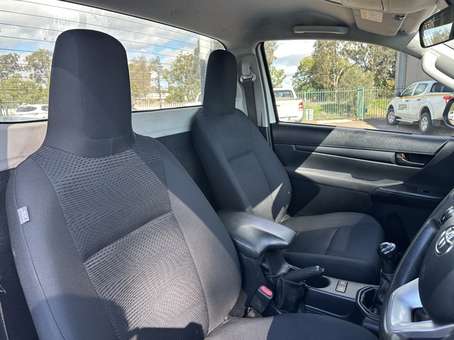 2019 Toyota Hilux - Image 6