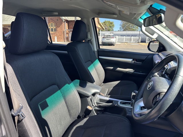 2022 Toyota Hilux - Image 2