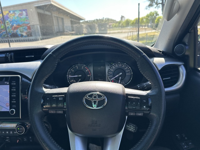 2022 Toyota Hilux - Image 5
