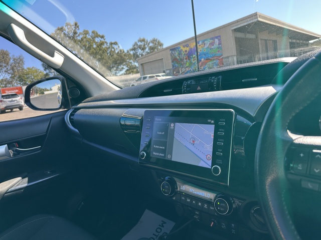 2022 Toyota Hilux - Image 6