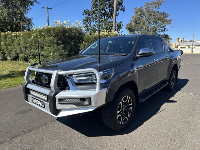 2022 Toyota Hilux - Image 8