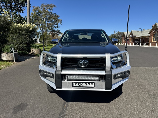 2022 Toyota Hilux - Image 9