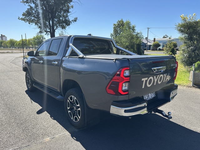 2022 Toyota Hilux - Image 11