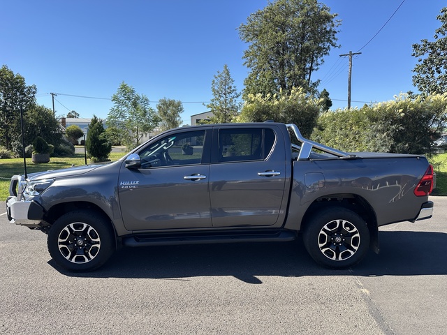 2022 Toyota Hilux - Image 12
