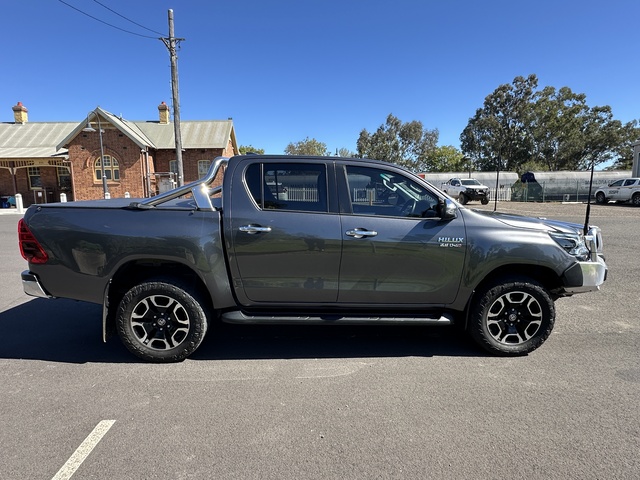 2022 Toyota Hilux - Image 13