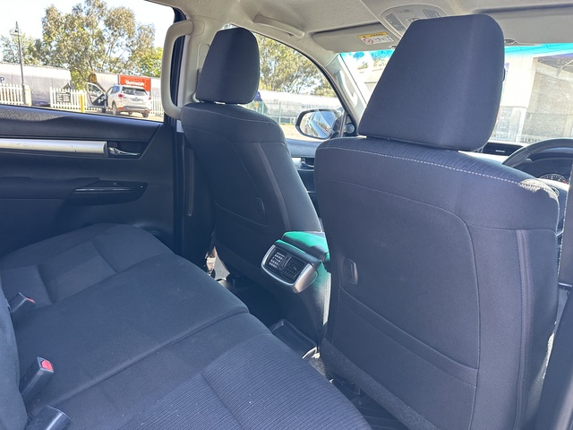 2022 Toyota Hilux - Image 15