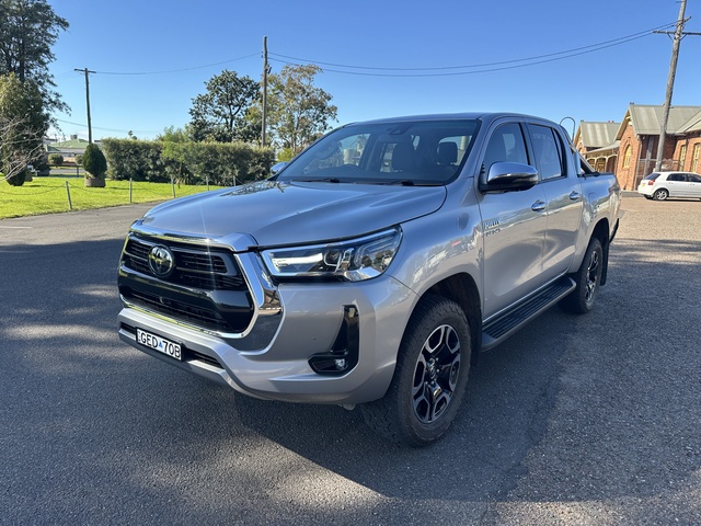 2023 Toyota Hilux - Image 5