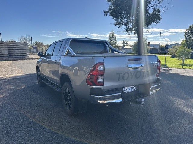 2023 Toyota Hilux - Image 8