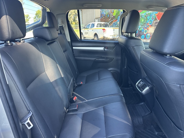 2023 Toyota Hilux - Image 10