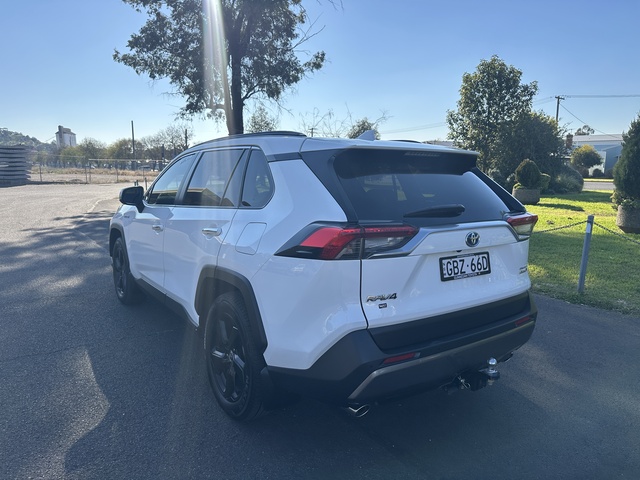 2020 Toyota Rav4 Hybrid - Image 11