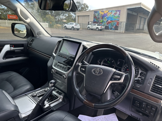 2020 Toyota Landcruiser - Image 3