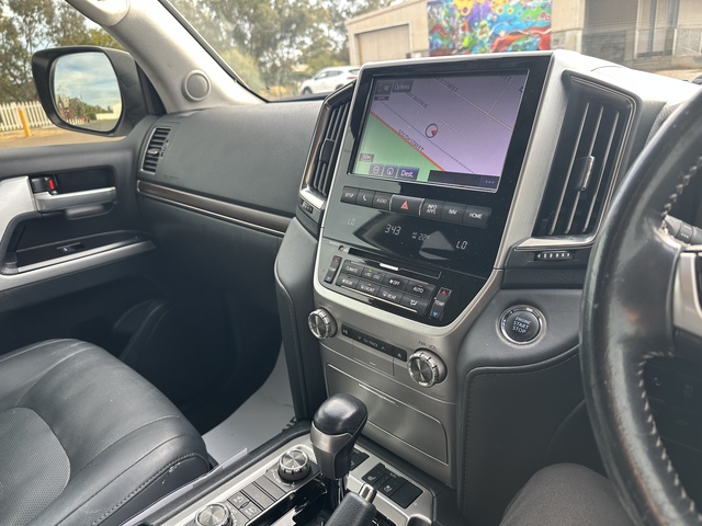 2020 Toyota Landcruiser - Image 6