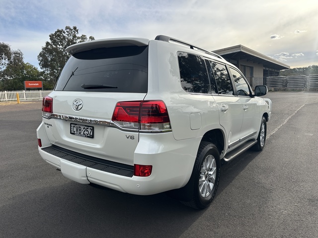2020 Toyota Landcruiser - Image 9