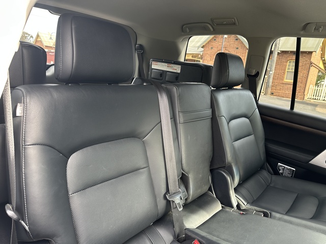 2020 Toyota Landcruiser - Image 13