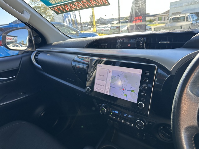 2021 Toyota Hilux - Image 2