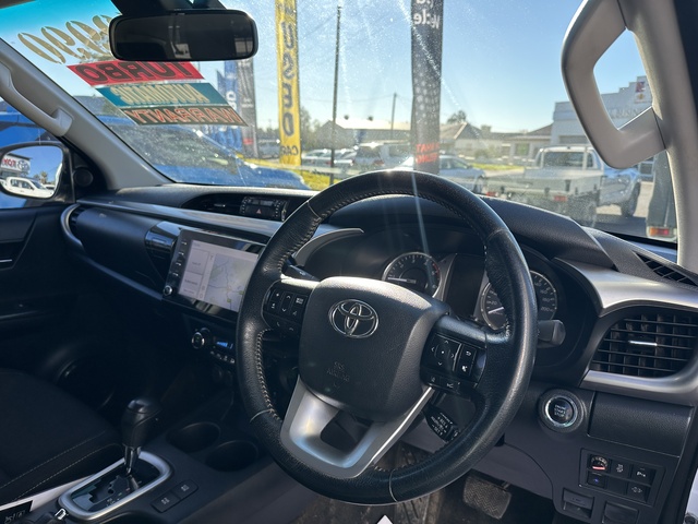 2021 Toyota Hilux - Image 8