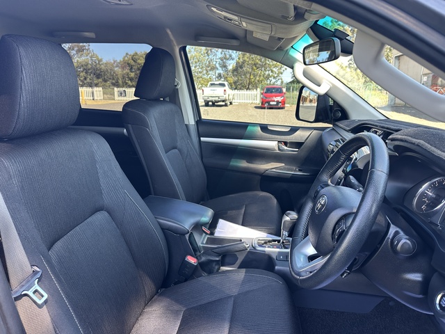 2021 Toyota Hilux - Image 2