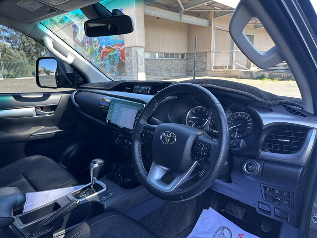 2021 Toyota Hilux - Image 3