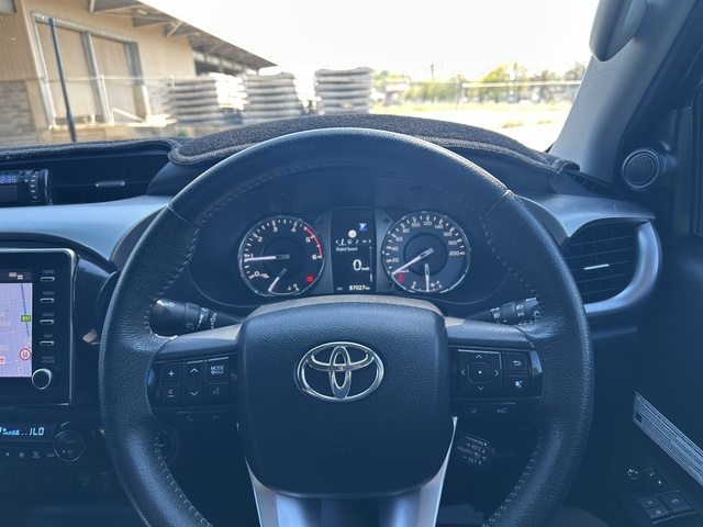 2021 Toyota Hilux - Image 5