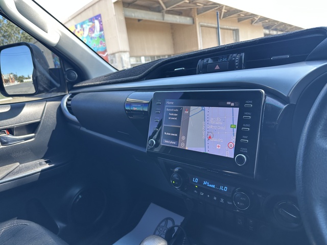 2021 Toyota Hilux - Image 6
