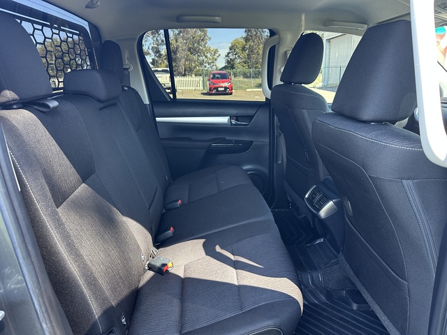 2021 Toyota Hilux - Image 15