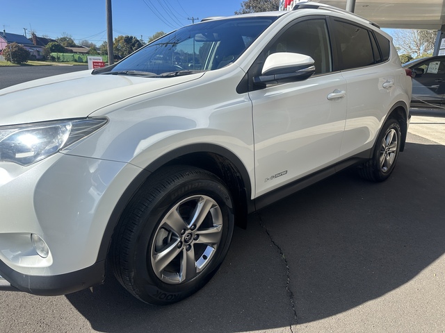 2015 Toyota RAV4 - Image 2