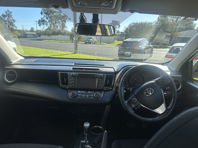 2015 Toyota RAV4 - Image 7