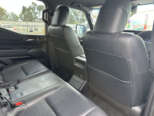 2024 Toyota Prado - Image 3