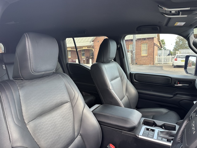 2024 Toyota Prado - Image 4
