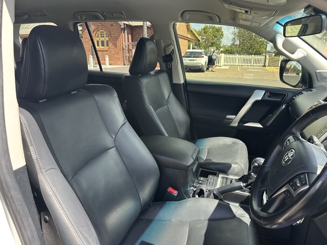 2022 Toyota Prado - Image 11